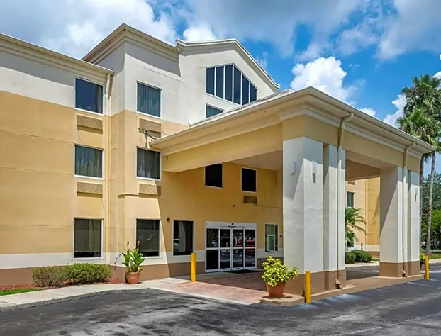 Comfort Inn & Suites DeLand - near University hotel detail image 2