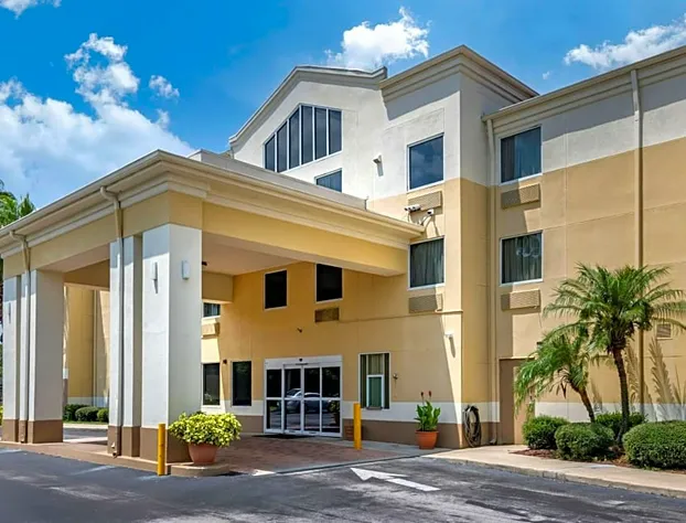 Comfort Inn & Suites DeLand - near University hotel detail image 2