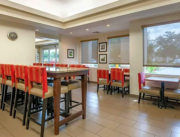 Comfort Inn & Suites DeLand - near University hotel detail image 3