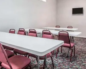 Econo Lodge Jefferson City hotel detail image 4