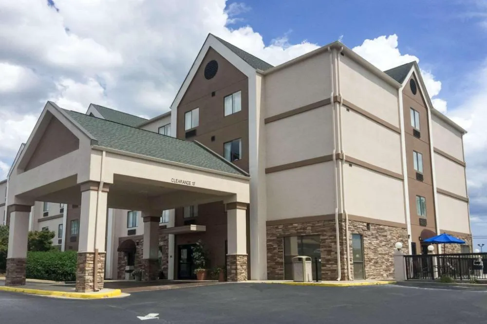 Comfort Suites Johnson City near University hotel hero