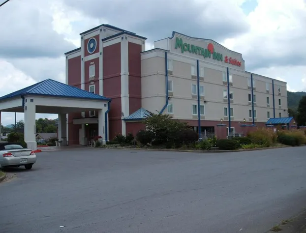 Mountain Inn & Suites hotel detail image 1