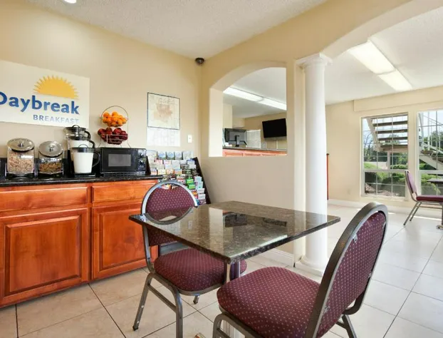 Days Inn by Wyndham Turlock hotel detail image 1