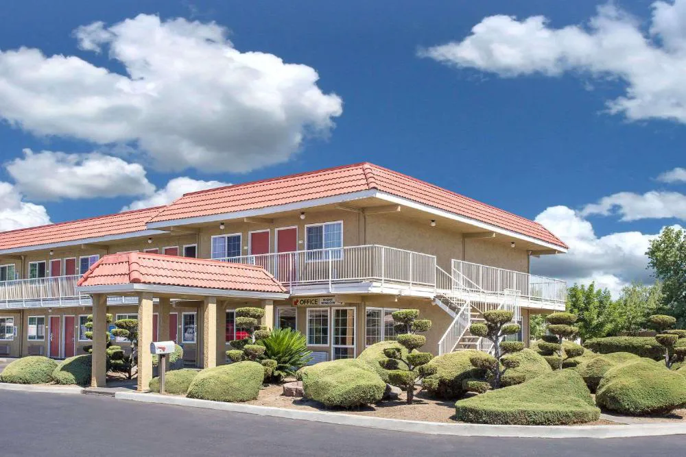 Days Inn by Wyndham Turlock hotel hero