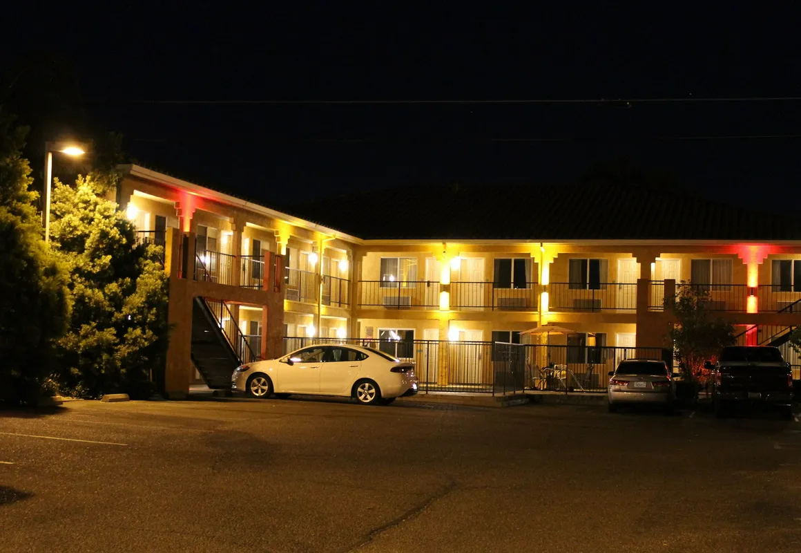 Econo Lodge Inn & Suites Lodi - Wine Country Area hotel hero