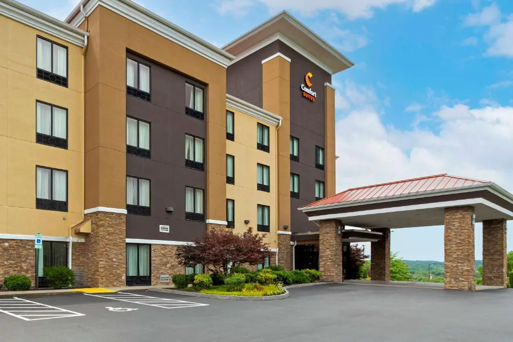Comfort Suites Kingsport South hotel hero