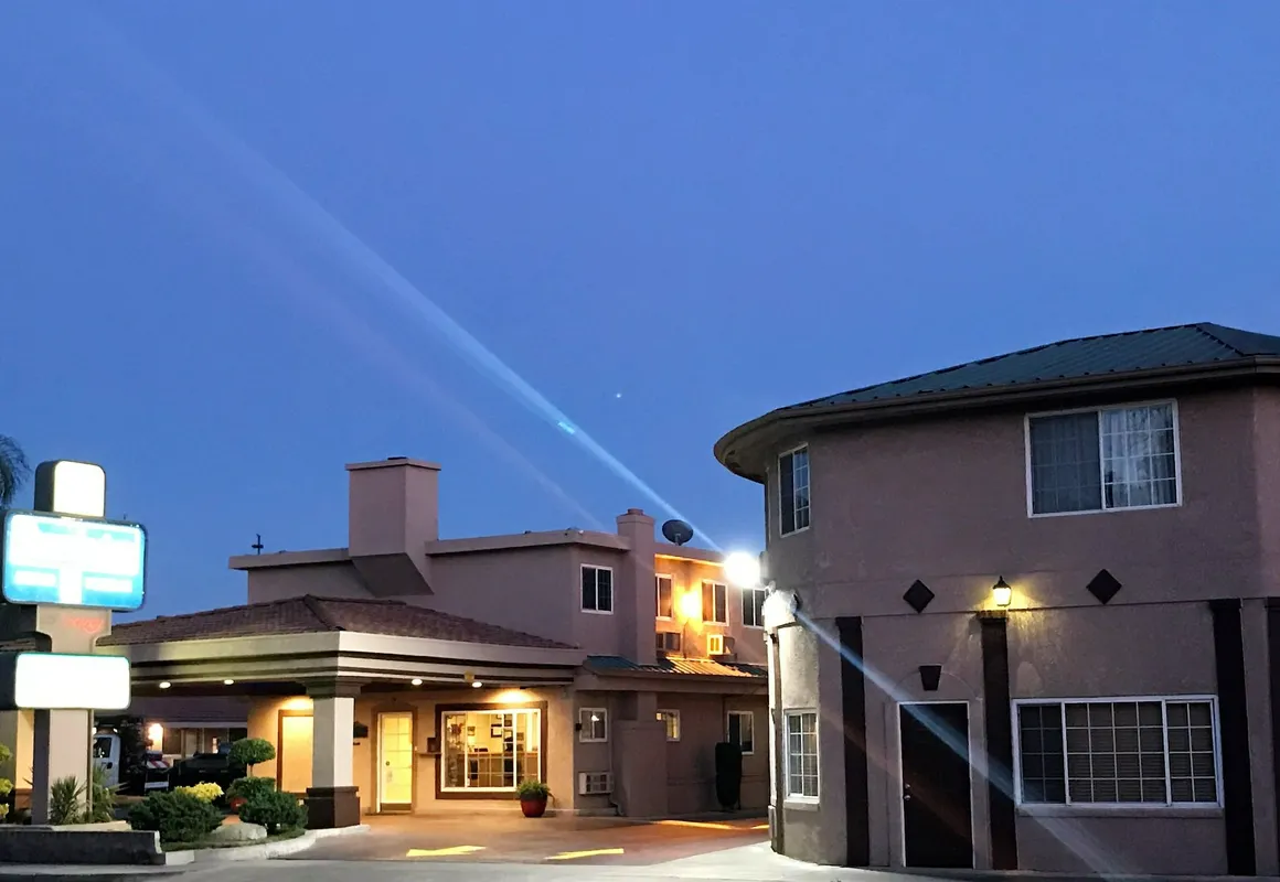 Travelodge by Wyndham Merced Yosemite hotel hero