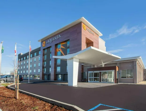 La Quinta Inn & Suites by Wyndham Madera hotel detail image 1