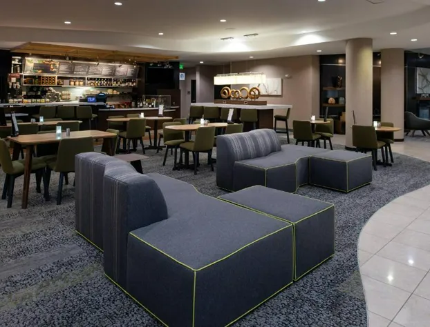 Courtyard by Marriott High Point hotel detail image 1