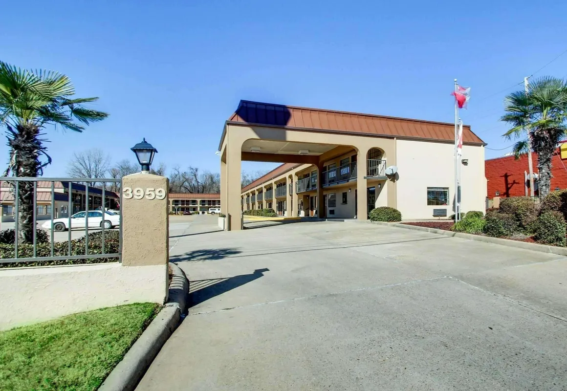 Econo Lodge Vicksburg hotel hero