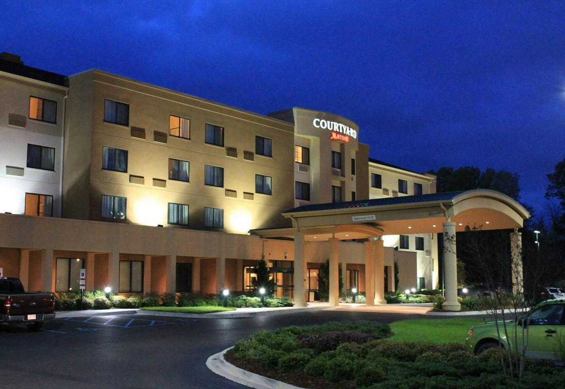 Courtyard Marriott Vicksburg hotel hero