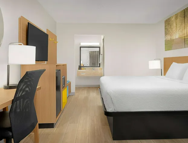 Days Inn by Wyndham Lake City I-75 hotel detail image 3