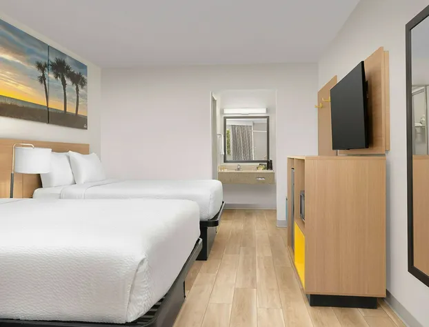 Days Inn by Wyndham Lake City I-75 hotel detail image 4