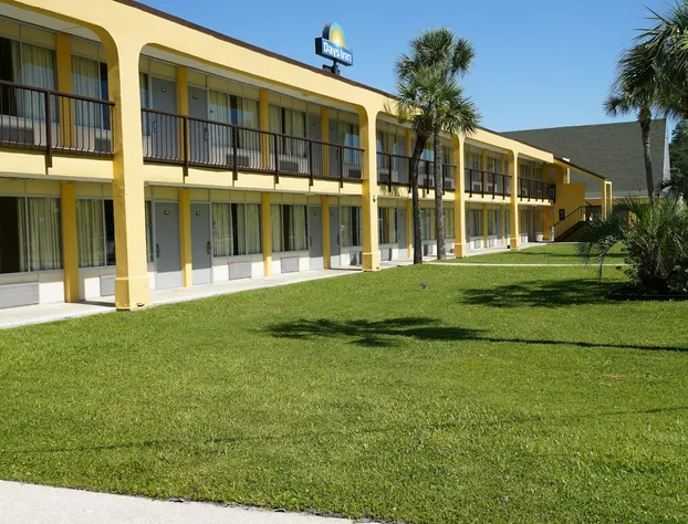 Days Inn by Wyndham Lake City I-75 hotel detail image 1