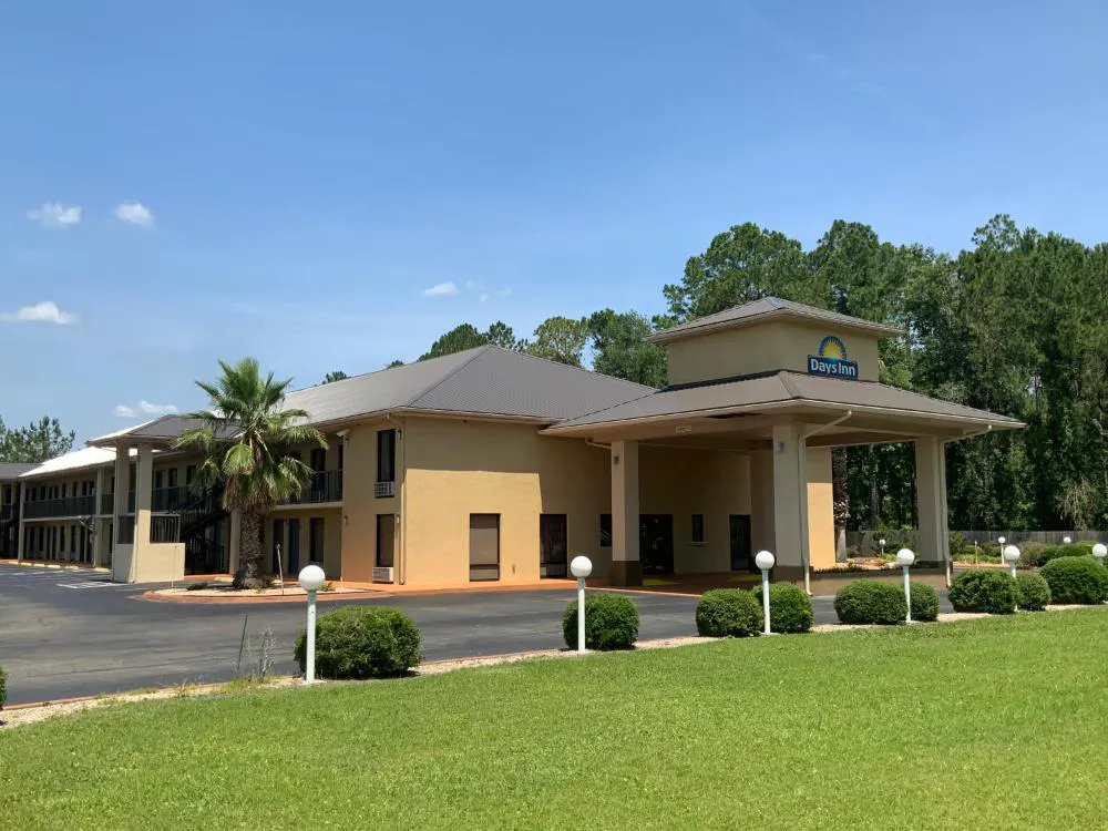 Days Inn by Wyndham Lake City I-10 hotel hero