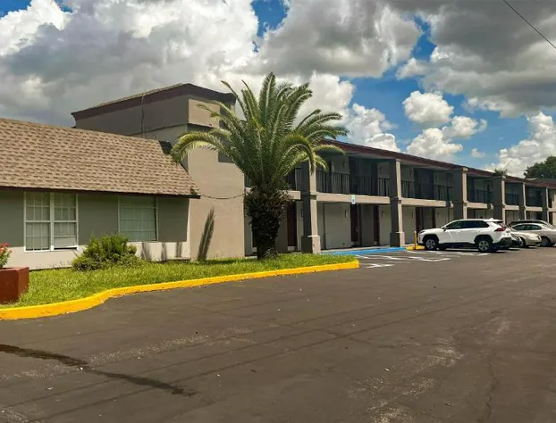 Howard Johnson by Wyndham Lake City hotel detail image 1