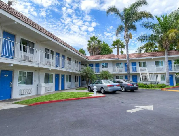 Motel 6 Costa Mesa, CA hotel detail image 4