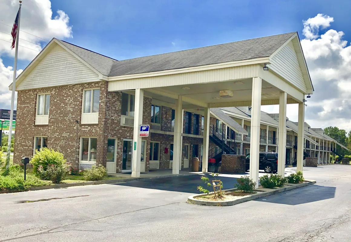 Days Inn by Wyndham Manning hotel hero