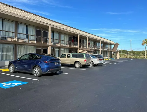 Rodeway Inn Bushnell hotel detail image 1