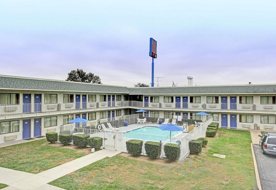 Motel 6 San Marcos, TX hotel hero