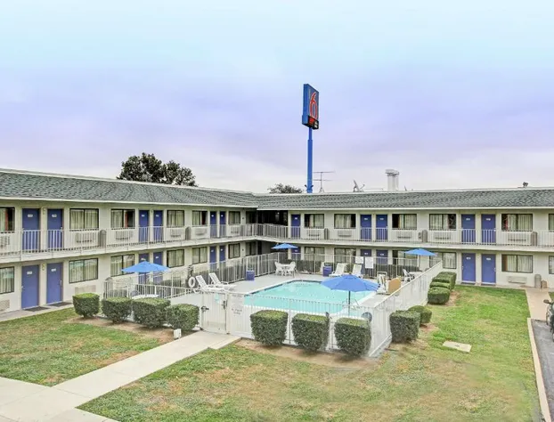 Motel 6 San Marcos, TX hotel detail image 1
