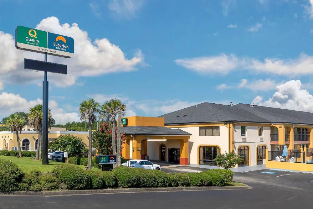Quality Inn & Suites Orangeburg hotel hero