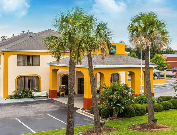 Quality Inn & Suites hotel detail image 1