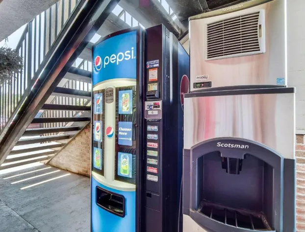 Econo Lodge Walterboro I-95 hotel detail image 1