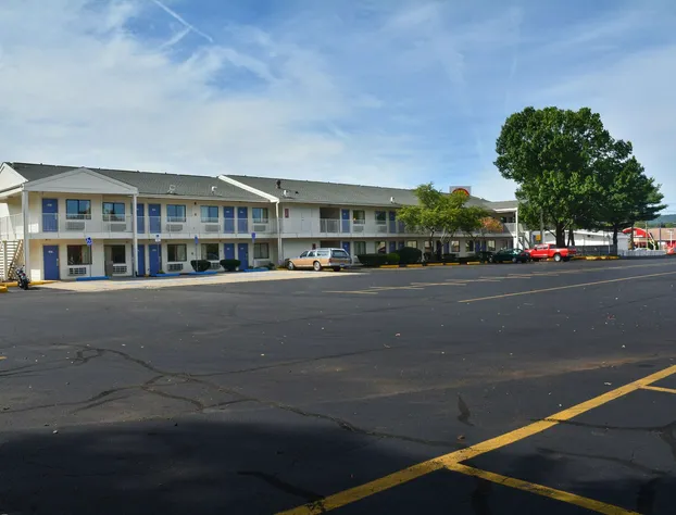 Motel 6 Southington, CT - Hartford hotel detail image 2
