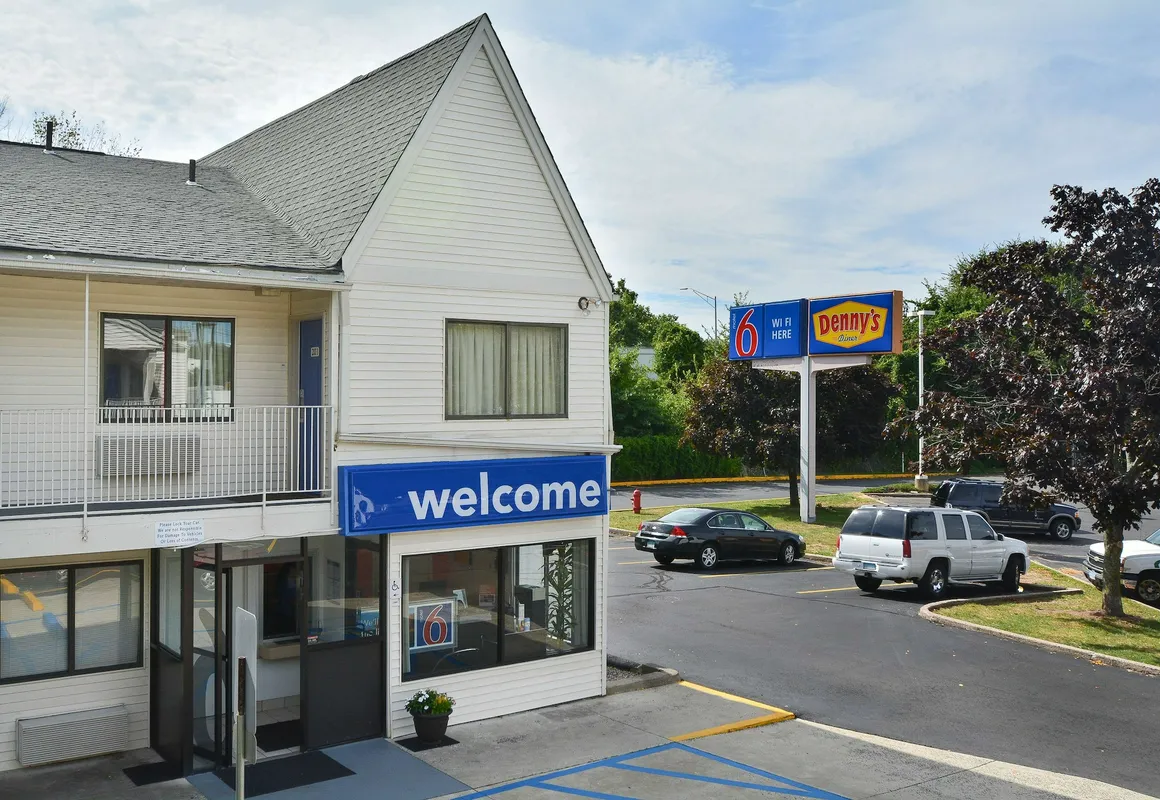 Motel 6 Southington, CT - Hartford hotel hero