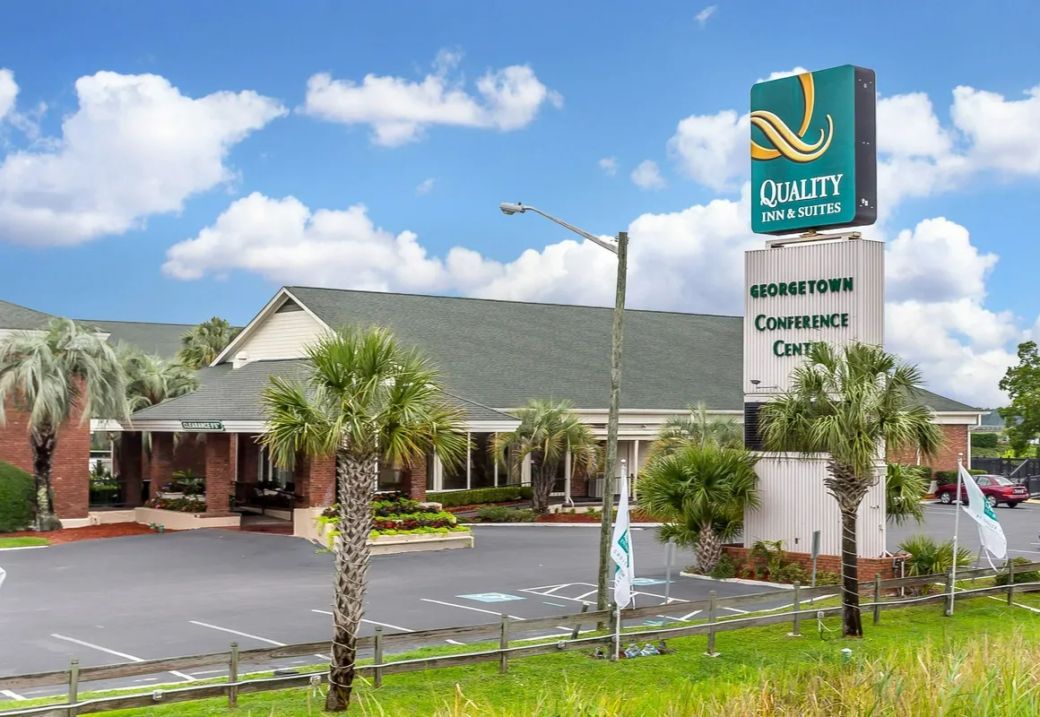 Quality Inn & Suites Georgetown hotel hero