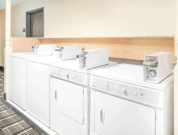 Super 8 by Wyndham Terre Haute hotel detail image 3