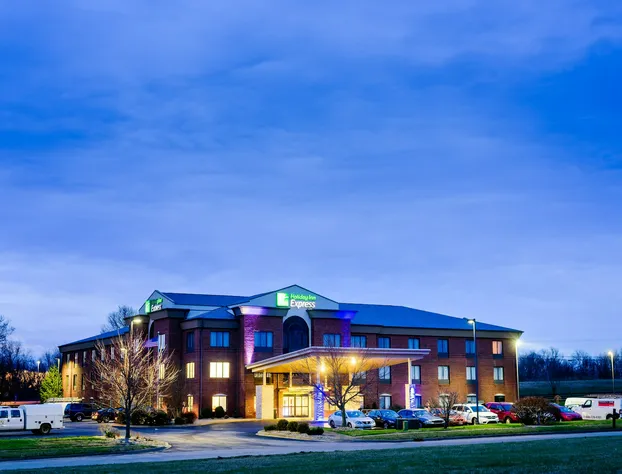 Holiday Inn Express & Suites Shelbyville by IHG hotel detail image 2