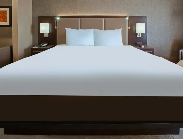 Holiday Inn Express and Suites Columbus Edinburgh by IHG hotel detail image 3