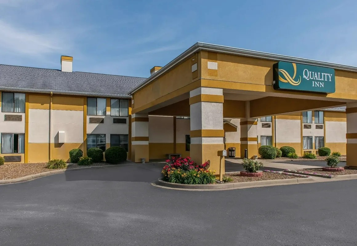 Quality Inn Lewisport hotel hero