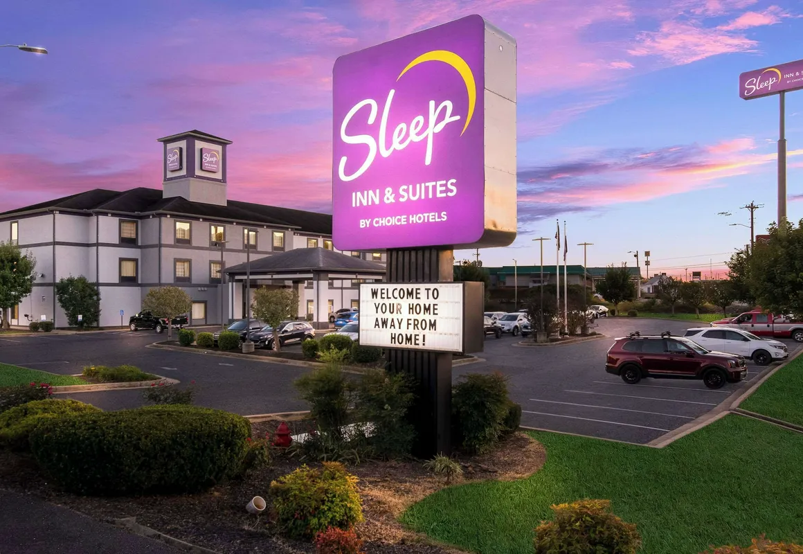 Sleep Inn & Suites Cave City hotel hero