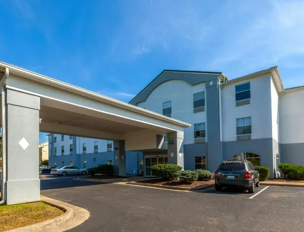 Super 8 by Wyndham La Grange KY hotel detail image 3