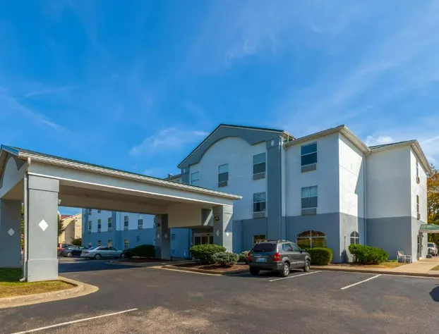 Super 8 by Wyndham La Grange KY hotel detail image 3