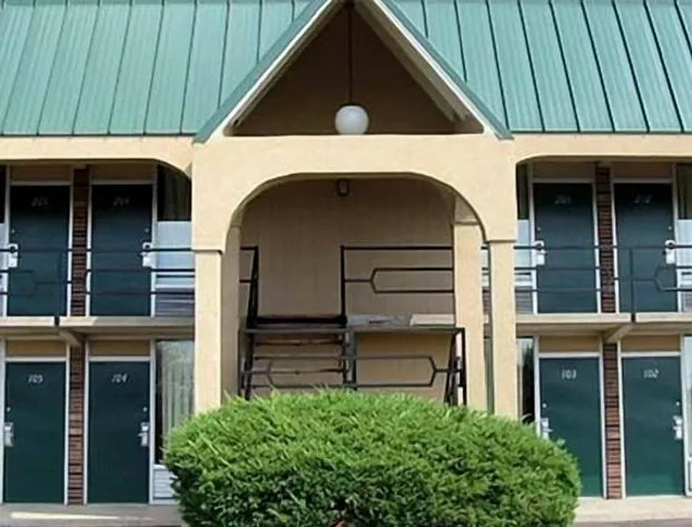 Mariann Travel Inn Scottsburg hotel detail image 1