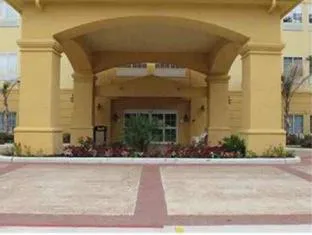 La Quinta Inn & Suites by Wyndham Houston New Caney hotel detail image 4