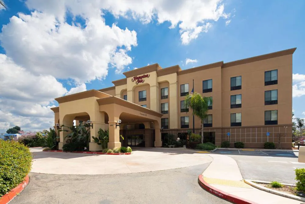 Hampton Inn Visalia hotel hero