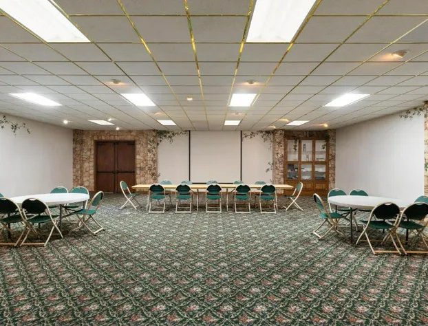 Red Lion Inn & Suites Lemoore hotel detail image 1