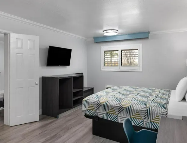 Red Lion Inn & Suites Lemoore hotel detail image 2