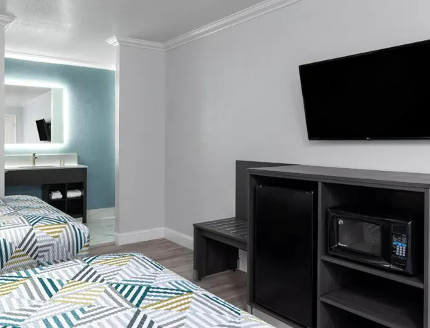 Red Lion Inn & Suites Lemoore hotel detail image 3