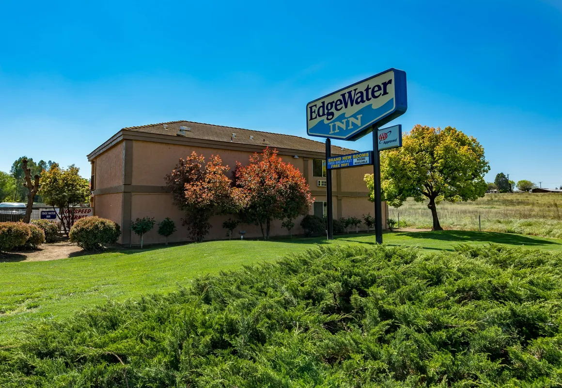 Edgewater Inn Reedley hotel hero