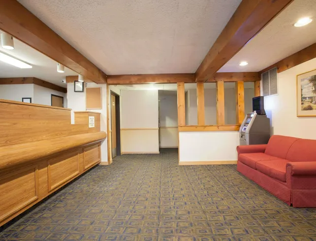 Super 8 by Wyndham Oneonta/Cooperstown hotel detail image 3