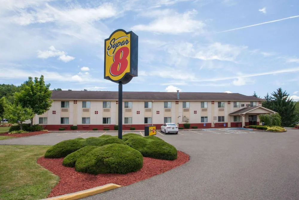 Super 8 by Wyndham Sidney NY hotel hero