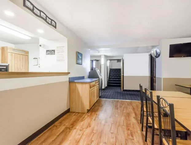 Super 8 by Wyndham Sidney NY hotel detail image 3