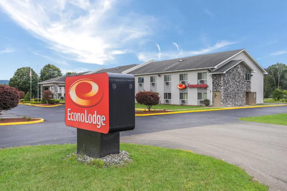 Econo Lodge Painted Post - Corning hotel hero
