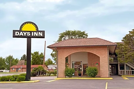 Days Inn by Wyndham Richland hotel detail image 1